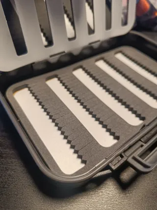 Caja de pesca hermética para moscas