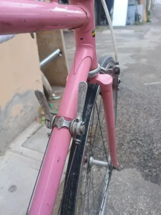 Bici da corsa vintage rosa