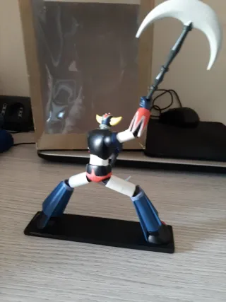 Grendizer Gonagai con alabarda