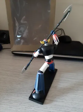 Grendizer Gonagai con alabarda