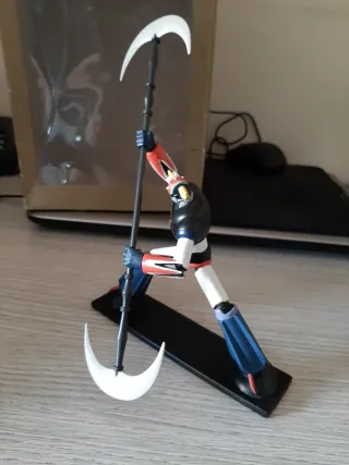 Grendizer Gonagai con alabarda