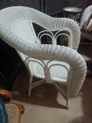 Sillón de mimbre beige