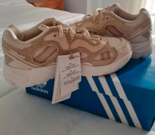 Tenis Adidas Beige Talla 37 1/3 Nuevos