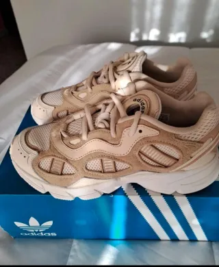 Tenis Adidas Beige Talla 37 1/3 Nuevos