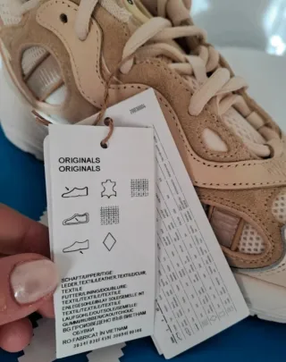 Tenis Adidas Beige Talla 37 1/3 Nuevos