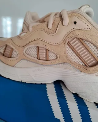 Tenis Adidas Beige Talla 37 1/3 Nuevos