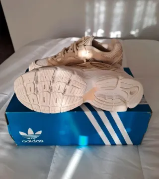 Tenis Adidas Beige Talla 37 1/3 Nuevos