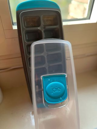 Cubitera azul con tapa