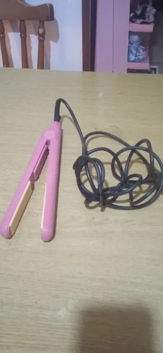 Piastra per capelli rosa