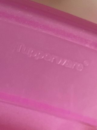 Cubitera rosa con dispensador Tupperware