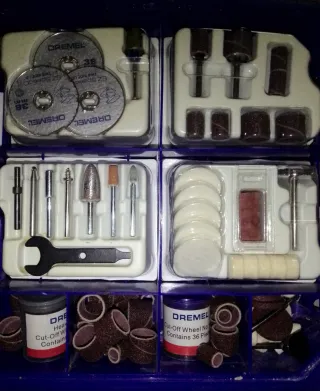 Dremel 724. Caja expositor accesorios.