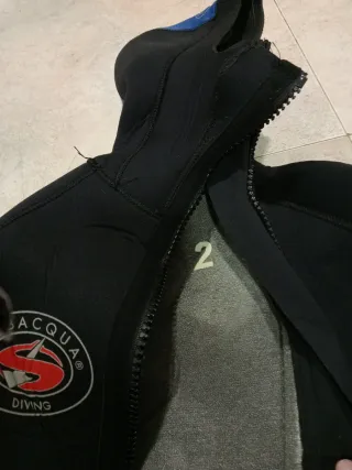 Traje de neopreno Subaqua talla 2 con capucha