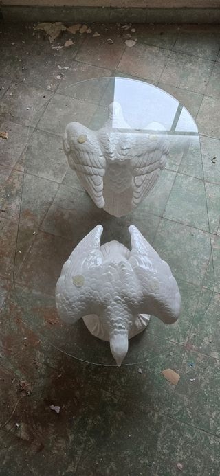 Mesa baja cristal y cerámica diseño águila