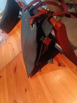 Bolso MSK azul marino con detalles marrones