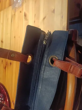 Bolso MSK azul marino con detalles marrones