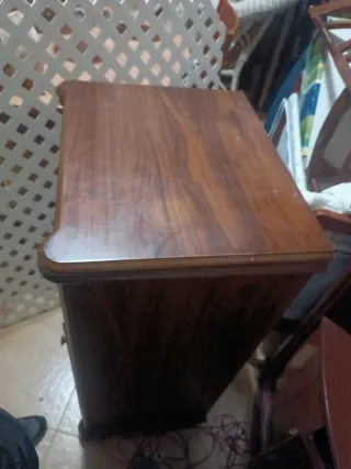 Mueble auxiliar madera con base giratoria