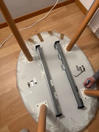 Mesa de comedor ovalada blanca