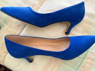 Zapatos de tacón azul sin estrenar
