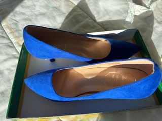 Zapatos de tacón azul sin estrenar