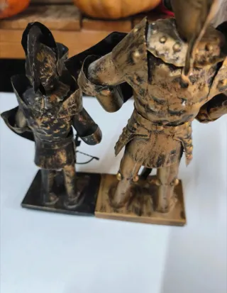 Coppia Cavalieri Medievali in Metallo