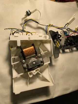 Ventilador y componentes microondas