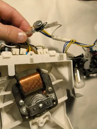 Ventilador y componentes microondas