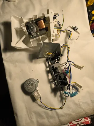 Ventilador y componentes microondas