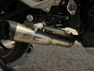 Línea de escape SC Project Triumph Street Triple 7