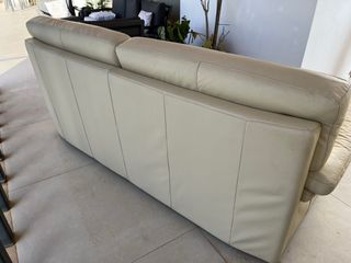 Sofá de piel beige 3 plazas