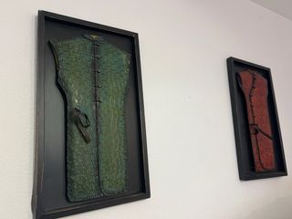 Cuadro de pared de metal verde y dorado