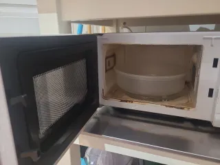 Microondas blanco AIVOD