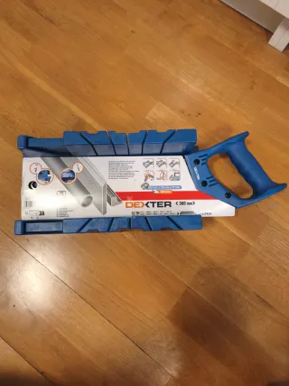 Serrucho con caja de ingletes DEXTER.