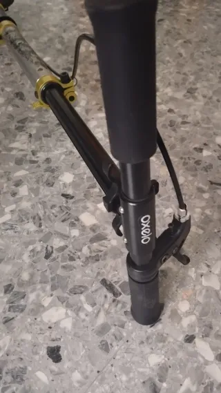 Patinete Decathlon Negro y Amarillo