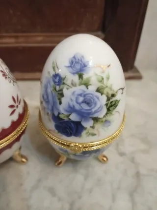 2 uovo in ceramica decorate