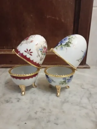 2 uovo in ceramica decorate