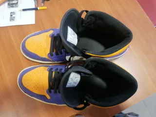 Zapatillas Air Jordan Morado y Amarillo