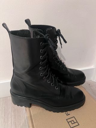 Botas militares negras Massimo Dutti