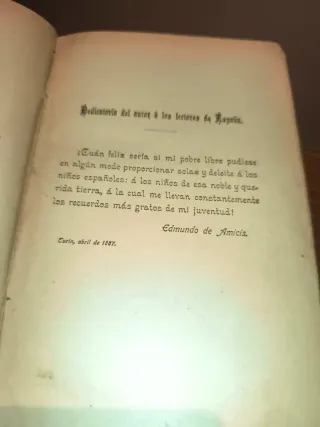 Libro antiguo ilustrado.