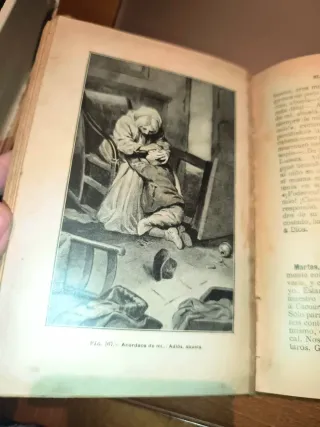 Libro antiguo ilustrado.