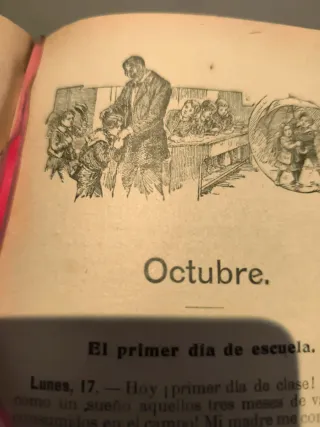 Libro antiguo ilustrado.