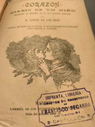 Libro antiguo ilustrado.