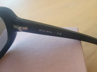 Gafas de sol Miu Miu negras