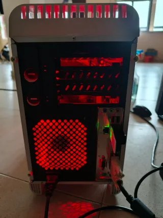 Ordenador Sobremesa AMD Blanco/Rojo