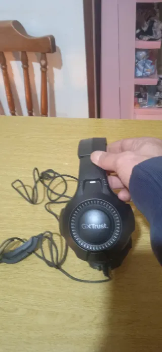 Cuffie per radio nere e rosse