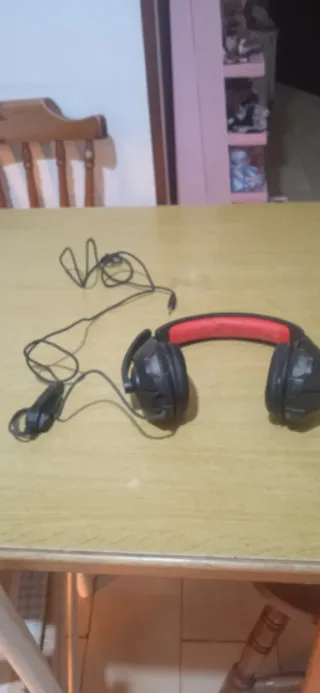 Cuffie per radio nere e rosse