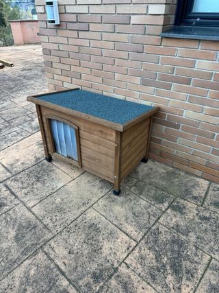 Caseta de madera para perros