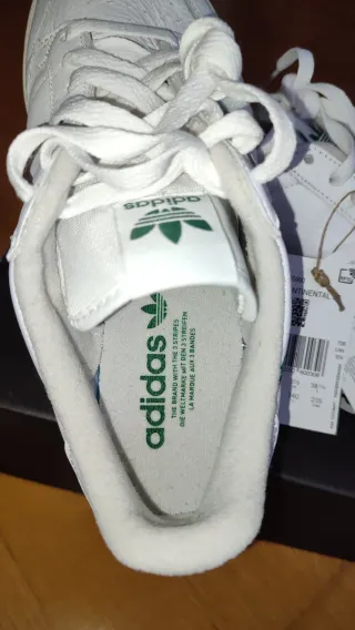 PIEL. SIN ESTRENAR. Adidas. CON ETIQUETA.