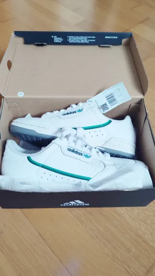 PIEL. SIN ESTRENAR. Adidas. CON ETIQUETA.