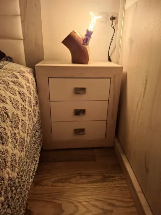 Lámpara de mesita de noche de madera