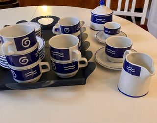 Juego de café azul y blanco